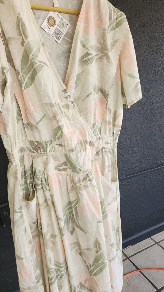 Short sleeve cream dress