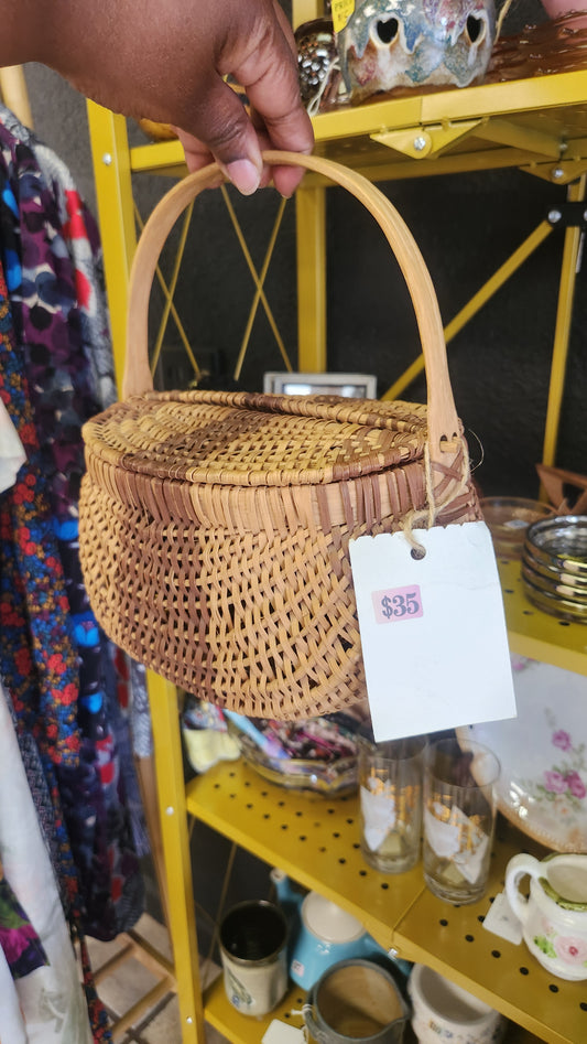 Curvy Basket with handles
